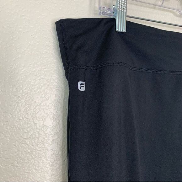 Fabletics Women’s Black Yogi Capri Pants - Picture 7 of 10